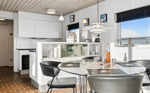 Leny - 900M from the Sea: Meubilair, Interieur Ontwerp, Lichte Inrichting, Keuken, Flooring, Plafond, Hout, Countertop, Verdieping, Stoel
