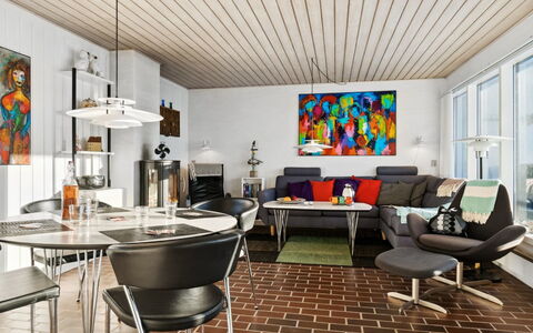 Leny - 900M from the Sea: Meubilair, Interieur Ontwerp, Flooring, Muur, Verdieping, Plafond, Stoel, Tafel, Woonkamer, Verlichting