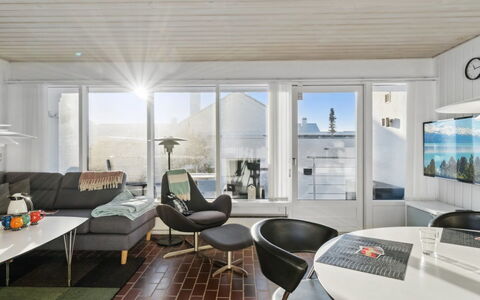 Leny - 900M from the Sea: Interieur Ontwerp, Meubilair, Flooring, Plafond, Hout, Verdieping, Appartement, Bankstel, Kamer, Woonkamer