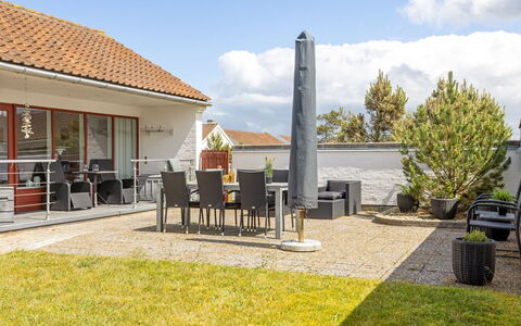 Leny - 900M from the Sea: Huis, Woongebied, Land Lot, Tuin, Buitenmeubels, Schaduw, Landscaping, Landgoed, Stoel, Bloempot