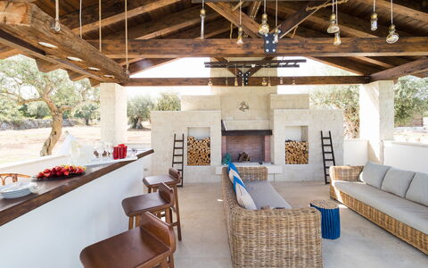 Corte Carrubo - Rosolini, Sicilia: Meubilair, Eigendom, Tafel, Bankstel, Interieur Ontwerp, Hout, Woonkamer, Fabriek, Schaduw, Verdieping