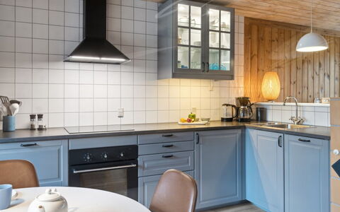Gudrund - 250M from the Sea: Dak, Huis, Huis, Verblijf, Deur, Siding, Dek, Veranda, Plank, Hardwood