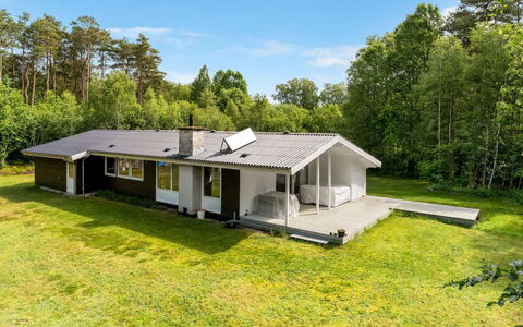 Elsemaria - 1.3Km from the Sea: Meubilair, Interieur Ontwerp, Flooring, Verdieping, Plafond, Kamer, Stoel, Tafel, Appartement, Keuken En Eettafel