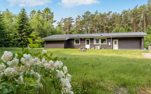 Elsemaria - 1.3Km from the Sea: Meubilair, Interieur Ontwerp, Flooring, Verdieping, Plafond, Kamer, Stoel, Tafel, Appartement, Keuken En Eettafel