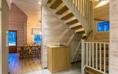 Sinisen Tien Helmi: Meubilair, Interieur Ontwerp, Flooring, Verdieping, Tafel, Plafond, Keuken En Eettafel, Verlichting, Stoel, Huis