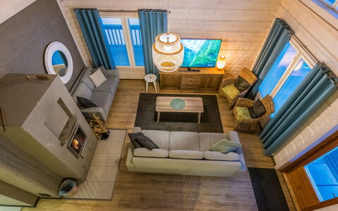 Sinisen Tien Helmi: Meubilair, Interieur Ontwerp, Flooring, Verdieping, Tafel, Plafond, Keuken En Eettafel, Verlichting, Stoel, Huis