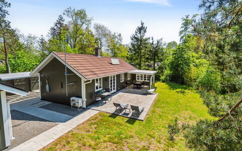 Smilla - 300M from the Sea: Hout, Dak, Architectuur, Huis, Huis, Verblijf, Siding, Hardwood, Helling, Landgoed