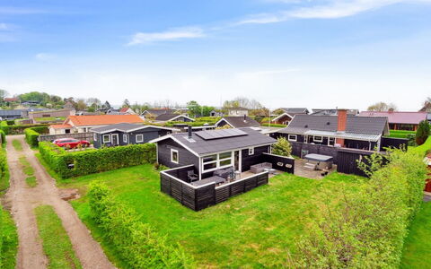 Ritha - 175M from the Sea: Hout, Dak, Architectuur, Huis, Huis, Verblijf, Siding, Hardwood, Helling, Landgoed