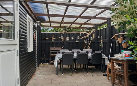 Ritha - 175M from the Sea: Hout, Dak, Architectuur, Huis, Huis, Verblijf, Siding, Hardwood, Helling, Landgoed