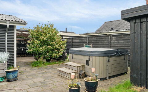 Ritha - 175M from the Sea: Hout, Dak, Architectuur, Huis, Huis, Verblijf, Siding, Hardwood, Helling, Landgoed