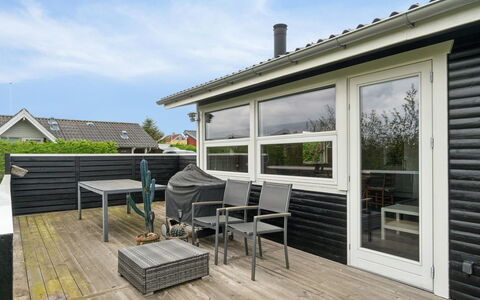 Ritha - 175M from the Sea: Hout, Dak, Architectuur, Huis, Huis, Verblijf, Siding, Hardwood, Helling, Landgoed