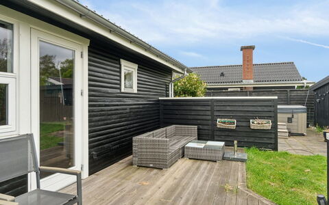 Ritha - 175M from the Sea: Hout, Dak, Architectuur, Huis, Huis, Verblijf, Siding, Hardwood, Helling, Landgoed
