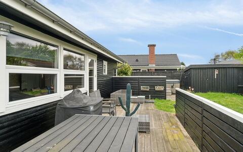 Ritha - 175M from the Sea: Hout, Dak, Architectuur, Huis, Huis, Verblijf, Siding, Hardwood, Helling, Landgoed
