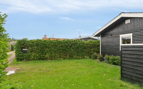 Ritha - 175M from the Sea: Hout, Dak, Architectuur, Huis, Huis, Verblijf, Siding, Hardwood, Helling, Landgoed
