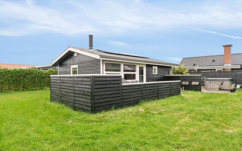 Ritha - 175M from the Sea: Hout, Dak, Architectuur, Huis, Huis, Verblijf, Siding, Hardwood, Helling, Landgoed