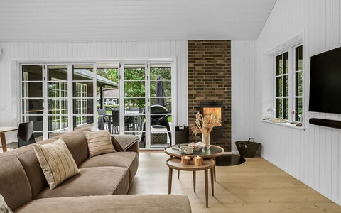 Babara - 350M from the Sea: Hout, Huis, Veranda, Dek, Hardwood, Dak, Beits, Houten Vloer, Eco Hotel