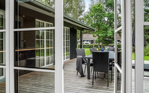 Babara - 350M from the Sea: Hout, Huis, Veranda, Dek, Hardwood, Dak, Beits, Houten Vloer, Eco Hotel