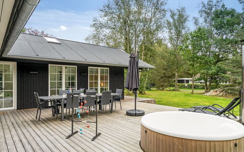 Babara - 350M from the Sea: Hout, Huis, Veranda, Dek, Hardwood, Dak, Beits, Houten Vloer, Eco Hotel
