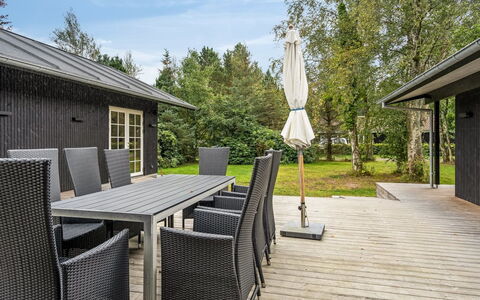 Babara - 350M from the Sea: Hout, Huis, Veranda, Dek, Hardwood, Dak, Beits, Houten Vloer, Eco Hotel