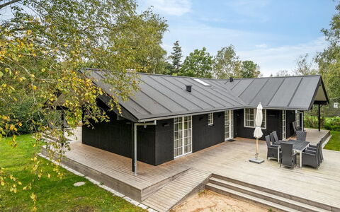 Babara - 350M from the Sea: Hout, Huis, Veranda, Dek, Hardwood, Dak, Beits, Houten Vloer, Eco Hotel