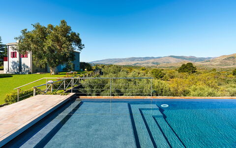 Dimora Vulcano - Castiglione Di Sicilia, Sicilia: Water, Lucht, Fabriek, Eigendom, Gebouw, Zwembad, Natuur, Azure, Boom, Rechthoek