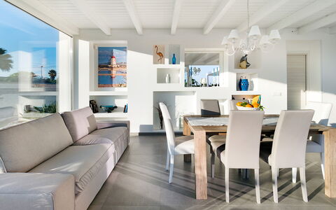 Casa Biancoverde - Marsala, Sicilia: Meubilair, Bankstel, Fotolijst, Tafel, Azure, Stoel, Interieur Ontwerp, Woonkamer, Architectuur, Gebouw