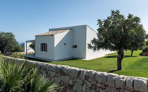 Isolina Verde - Scicli, Sicilia: Fabriek, Lucht, Gebouw, Boom, Huis, Land Lot, Gras, Venster, Verblijf, Landschap