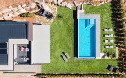 Villa Cinema - Castellammare Del Golfo, Sicilia: Gebouw, Fabriek, Groen, Azure, Hout, Land Lot, Rechthoek, Stedelijk Ontwerp, Gras, Huis