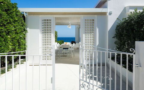 Mariposa - Fontane Bianche, Sicilia: Fabriek, Gebouw, Lucht, Deur, Schaduw, Hek, Rechthoek, Huis, Samengesteld Materiaal, Onroerend Goed