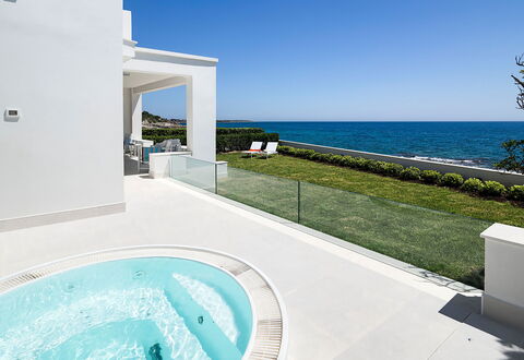 Mariposa - Fontane Bianche, Sicilia: Water, Lucht, Eigendom, Gebouw, Azure, Fabriek, Zwembad, Schaduw, Vrije Tijd, Aqua