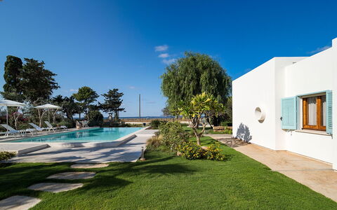 Villa Chiara - Paceco, Sicilia: Lucht, Fabriek, Water, Boom, Gebouw, Venster, Gras, Landschap, Stedelijk Ontwerp, Vrije Tijd