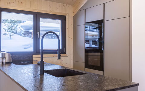 Turracher Höhe 160: Hout, Keuken, Interieur Ontwerp, Flooring, Countertop, Cabinetry, Huis, Verdieping, Plafond, Toestel Van De Keuken
