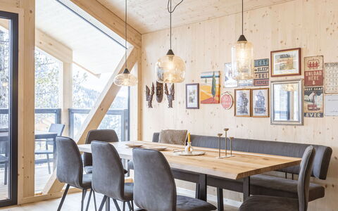 Turracher Höhe 160: Meubilair, Hout, Interieur Ontwerp, Plafond, Flooring, Tafel, Lichte Inrichting, Huis, Keuken En Eettafel, Eetkamer