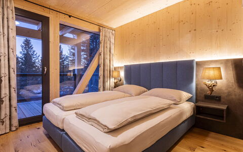 Turracher Höhe 160: Huis, Slaapkamer, Hardwood, Winter, Hotel, Bed, Blokhut, Bed Frame, Bedding, Suite