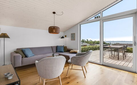 Majken - 225M from the Sea: Hout, Flooring, Meubilair, Interieur Ontwerp, Verdieping, Houten Vloer, Plafond, Huis, Bankstel, Woonkamer