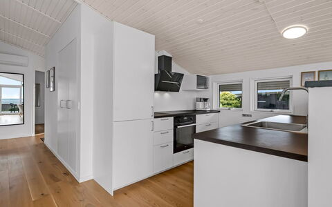 Majken - 225M from the Sea: Flooring, Hout, Interieur Ontwerp, Verdieping, Plafond, Houten Vloer, Kamer, Huis, Hardwood, Keuken