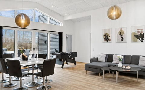 Nissine - 300M from the Sea: Meubilair, Interieur Ontwerp, Flooring, Bankstel, Verdieping, Hout, Woonkamer, Plafond, Houten Vloer, Lichte Inrichting