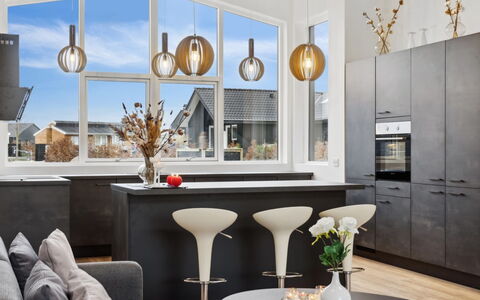 Nissine - 300M from the Sea: Meubilair, Interieur Ontwerp, Lichte Inrichting, Flooring, Plafond, Hout, Verdieping, Kroonluchter, Keuken, Verlichting