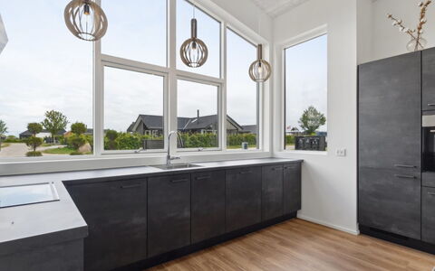 Nissine - 300M from the Sea: Flooring, Interieur Ontwerp, Hout, Verdieping, Plafond, Keuken, Countertop, Cabinetry, Verlichting, Meubilair