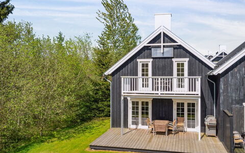 Tian: Hout, Verblijf, Huis, Huis, Dak, Deur, Siding, Veranda, Boerderij, Landgoed