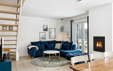 Tian: Meubilair, Interieur Ontwerp, Flooring, Bankstel, Verdieping, Woonkamer, Hout, Kamer, Houten Vloer, Appartement