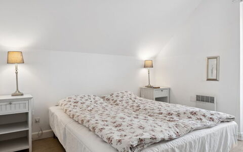 Tian: Bed, Slaapkamer, Bedding, Laken, Interieur Ontwerp, Verdieping, Hout, Linens, Meubilair, Flooring