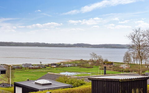 Anu - 400M from the Sea: Hout, Dak, Architectuur, Huis, Huis, Verblijf, Siding, Hardwood, Helling, Landgoed