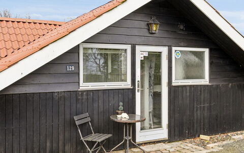 Anu - 400M from the Sea: Hout, Dak, Architectuur, Huis, Huis, Verblijf, Siding, Hardwood, Helling, Landgoed