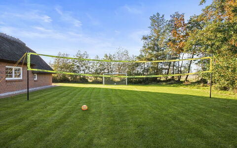Krok - 1.2Km from the Sea: Gras, Land Lot, Gazon, Tuin, Landscaping, Schaduw, Park, Werf, Kunstgras