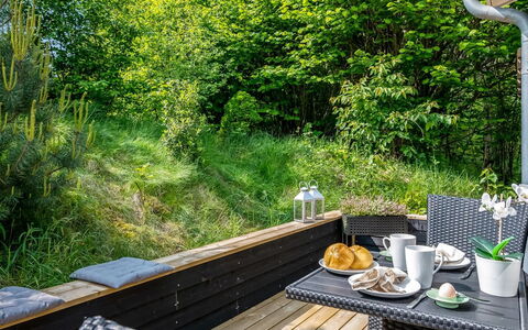 Ufej - 2.5Km from the Sea: Huis, Huis, Deur, Dak, Verblijf, Landgoed, Tuin, Schaduw, Siding, Werf