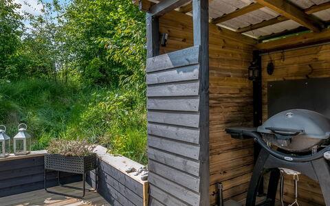 Ufej - 2.5Km from the Sea: Huis, Huis, Deur, Dak, Verblijf, Landgoed, Tuin, Schaduw, Siding, Werf