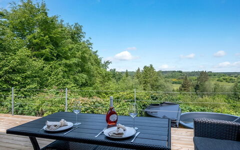 Ufej - 2.5Km from the Sea: Huis, Huis, Deur, Dak, Verblijf, Landgoed, Tuin, Schaduw, Siding, Werf