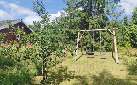 Palnir - 8Km from the Sea: Huis, Huis, Deur, Dak, Verblijf, Landgoed, Tuin, Schaduw, Siding, Werf