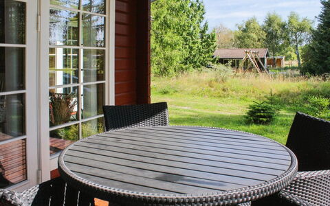 Palnir - 8Km from the Sea: Huis, Huis, Deur, Dak, Verblijf, Landgoed, Tuin, Schaduw, Siding, Werf